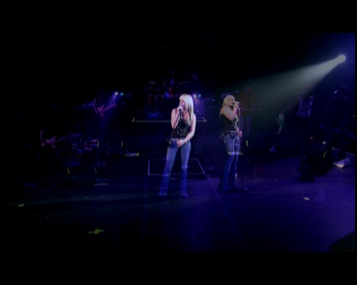 DailyDuff-dot-nl_GirlCanRockDVD-LiveInConcert0460.jpg DailyDuff-dot-nl_GirlCanRockDVD-LiveInConcert0460.jpg