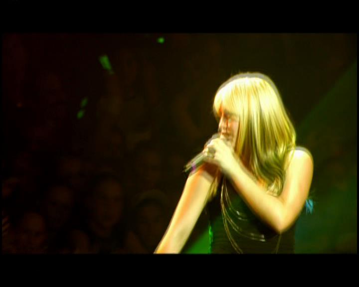DailyDuff-dot-nl_GirlCanRockDVD-LiveInConcert0701.jpg