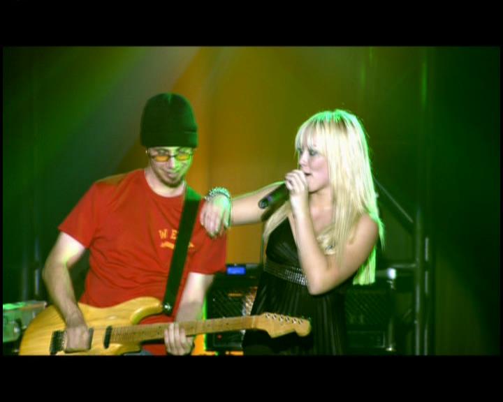 DailyDuff-dot-nl_GirlCanRockDVD-LiveInConcert0733.jpg