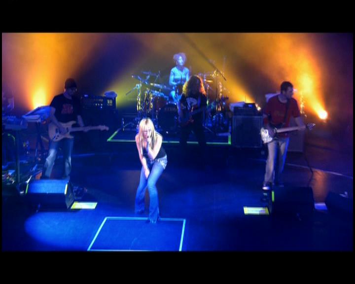 DailyDuff-dot-nl_GirlCanRockDVD-LiveInConcert0737.jpg