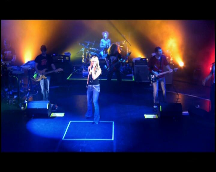 DailyDuff-dot-nl_GirlCanRockDVD-LiveInConcert0738.jpg