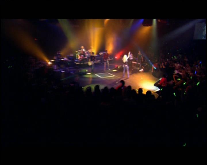 DailyDuff-dot-nl_GirlCanRockDVD-LiveInConcert0748.jpg