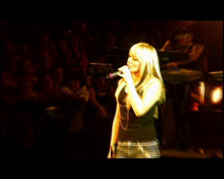 DailyDuff-dot-nl_GirlCanRockDVD-LiveInConcert0844.jpg