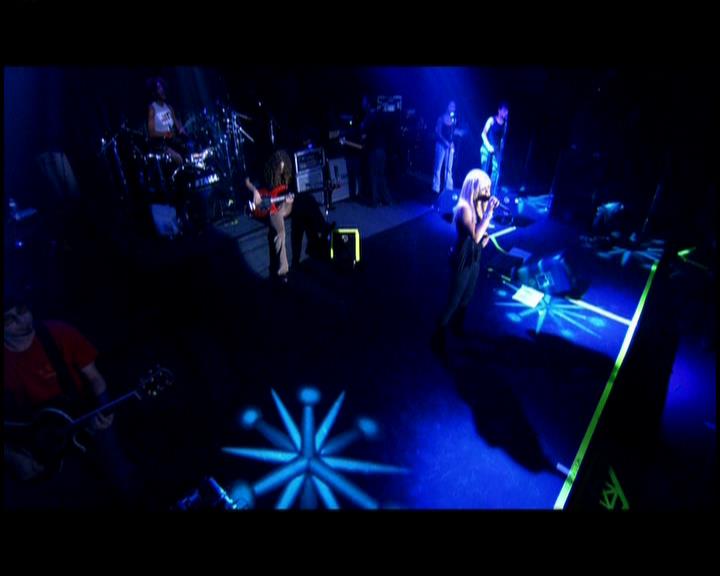 DailyDuff-dot-nl_GirlCanRockDVD-LiveInConcert0869.jpg