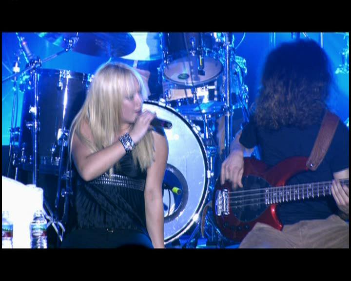 DailyDuff-dot-nl_GirlCanRockDVD-LiveInConcert0902.jpg DailyDuff-dot-nl_GirlCanRockDVD-LiveInConcert0902.jpg