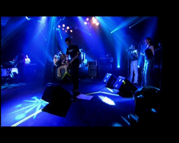 DailyDuff-dot-nl_GirlCanRockDVD-LiveInConcert0921.jpg DailyDuff-dot-nl_GirlCanRockDVD-LiveInConcert0921.jpg