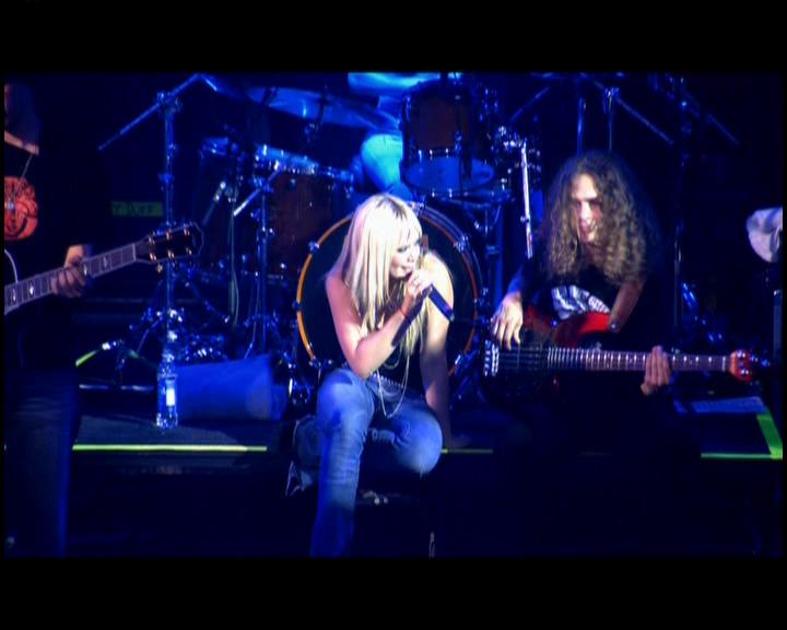 DailyDuff-dot-nl_GirlCanRockDVD-LiveInConcert0929.jpg