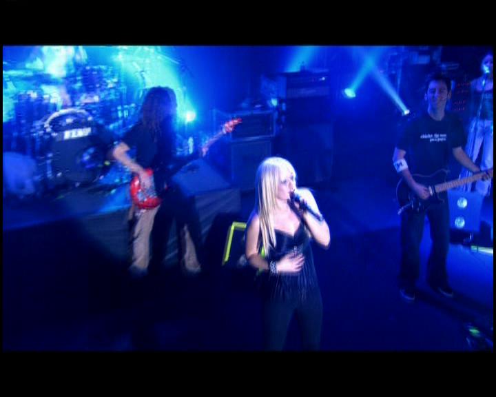 DailyDuff-dot-nl_GirlCanRockDVD-LiveInConcert0952.jpg