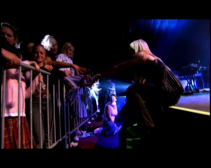 DailyDuff-dot-nl_GirlCanRockDVD-LiveInConcert0967.jpg DailyDuff-dot-nl_GirlCanRockDVD-LiveInConcert0967.jpg