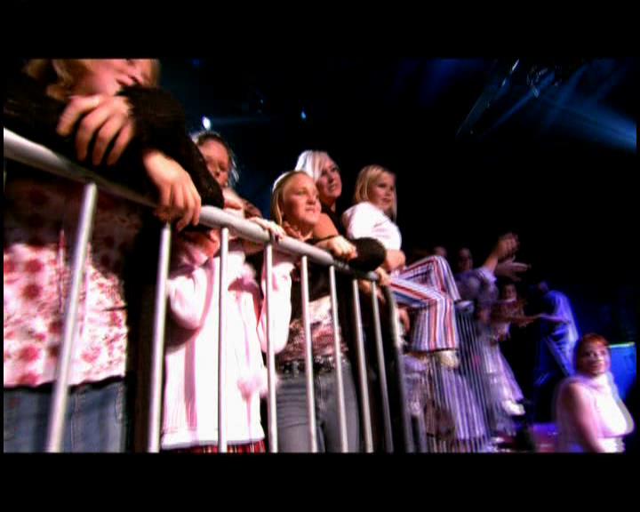 DailyDuff-dot-nl_GirlCanRockDVD-LiveInConcert0969.jpg