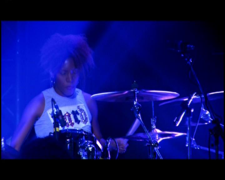 DailyDuff-dot-nl_GirlCanRockDVD-LiveInConcert1002.jpg DailyDuff-dot-nl_GirlCanRockDVD-LiveInConcert1002.jpg