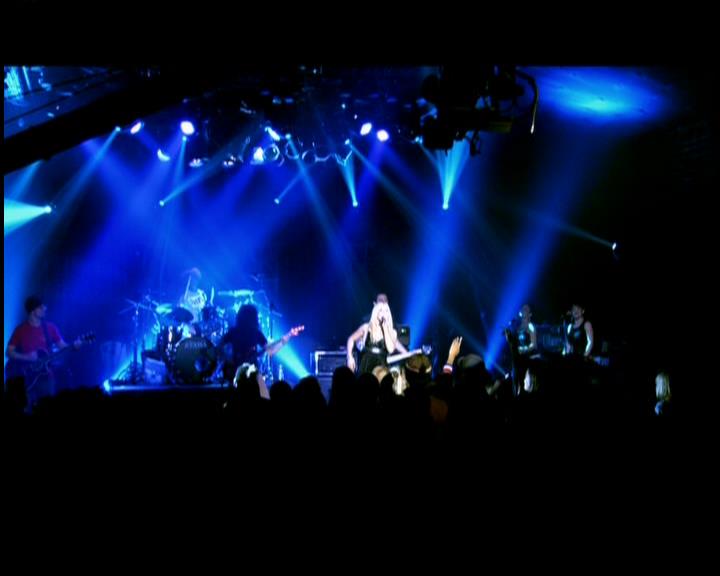 DailyDuff-dot-nl_GirlCanRockDVD-LiveInConcert1034.jpg