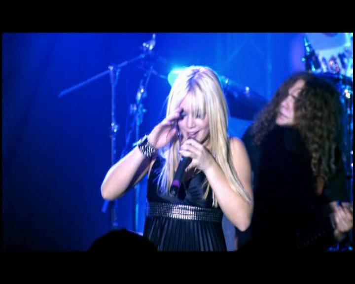 DailyDuff-dot-nl_GirlCanRockDVD-LiveInConcert1060.jpg DailyDuff-dot-nl_GirlCanRockDVD-LiveInConcert1060.jpg
