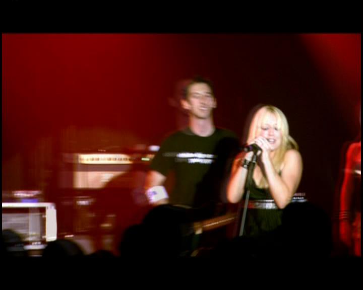 DailyDuff-dot-nl_GirlCanRockDVD-LiveInConcert1230.jpg DailyDuff-dot-nl_GirlCanRockDVD-LiveInConcert1230.jpg