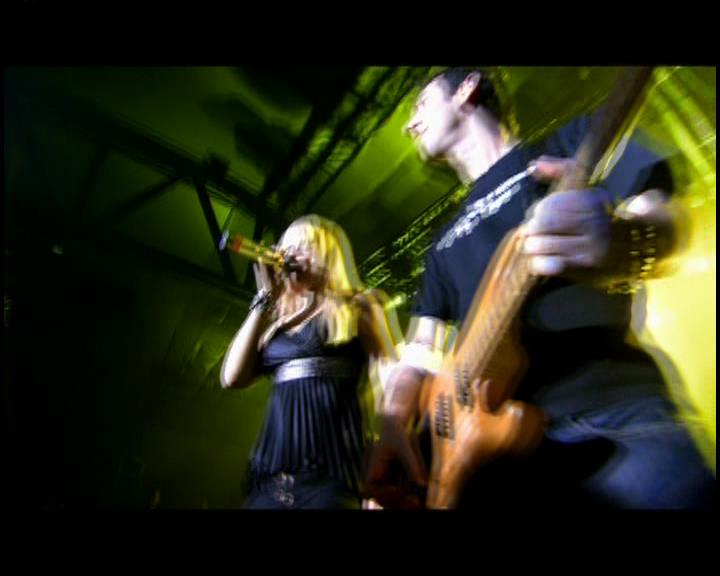 DailyDuff-dot-nl_GirlCanRockDVD-LiveInConcert1341.jpg DailyDuff-dot-nl_GirlCanRockDVD-LiveInConcert1341.jpg