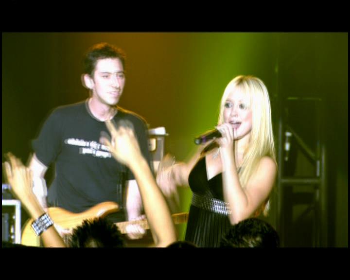 DailyDuff-dot-nl_GirlCanRockDVD-LiveInConcert1347.jpg DailyDuff-dot-nl_GirlCanRockDVD-LiveInConcert1347.jpg