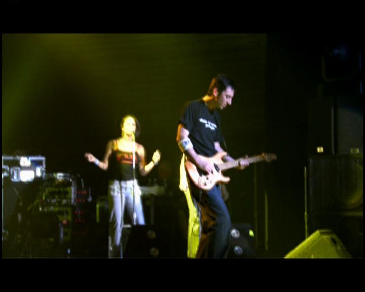 DailyDuff-dot-nl_GirlCanRockDVD-LiveInConcert1353.jpg DailyDuff-dot-nl_GirlCanRockDVD-LiveInConcert1353.jpg