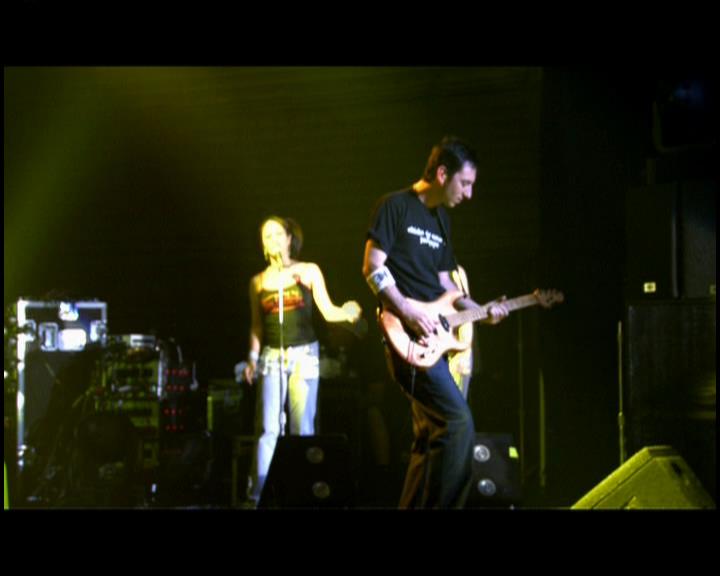 DailyDuff-dot-nl_GirlCanRockDVD-LiveInConcert1354.jpg DailyDuff-dot-nl_GirlCanRockDVD-LiveInConcert1354.jpg