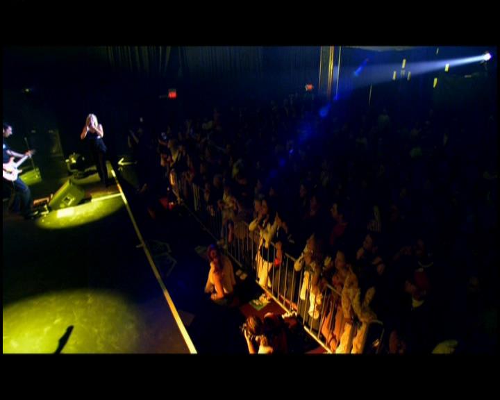 DailyDuff-dot-nl_GirlCanRockDVD-LiveInConcert1355.jpg