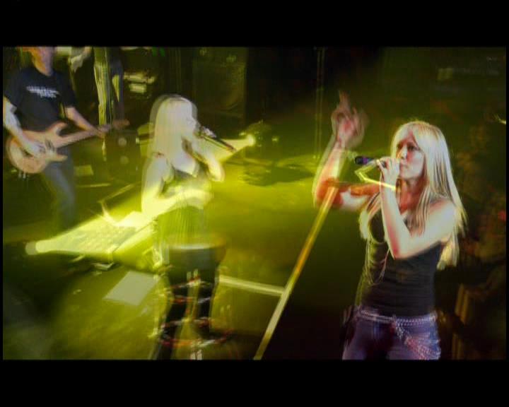 DailyDuff-dot-nl_GirlCanRockDVD-LiveInConcert1358.jpg
