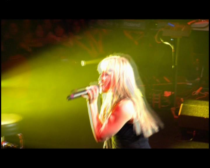 DailyDuff-dot-nl_GirlCanRockDVD-LiveInConcert1359.jpg