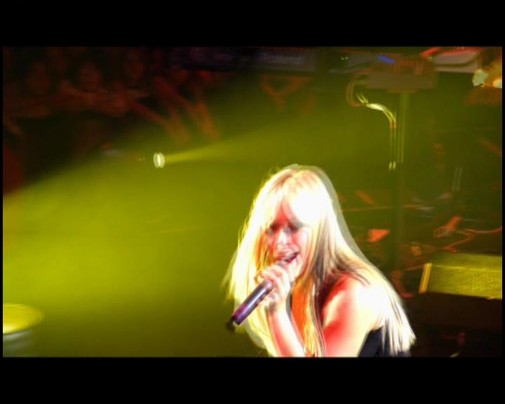 DailyDuff-dot-nl_GirlCanRockDVD-LiveInConcert1360.jpg