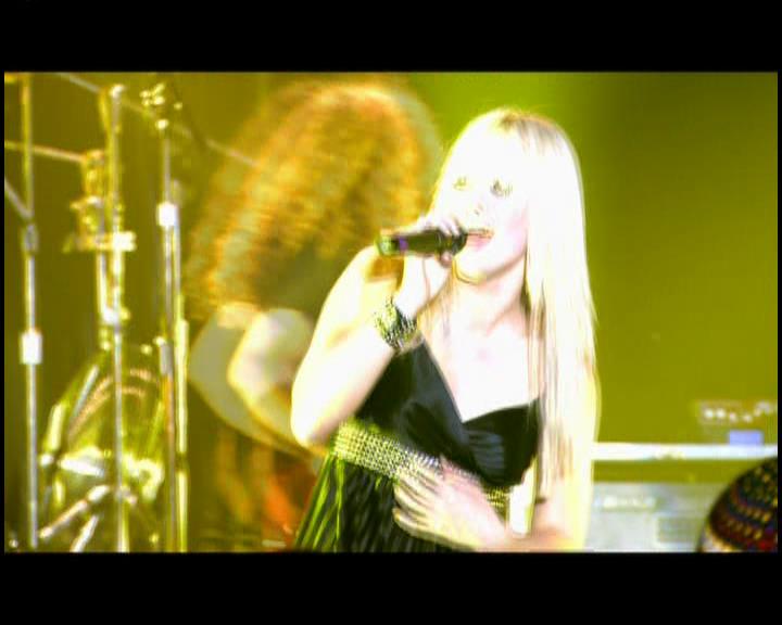 DailyDuff-dot-nl_GirlCanRockDVD-LiveInConcert1367.jpg