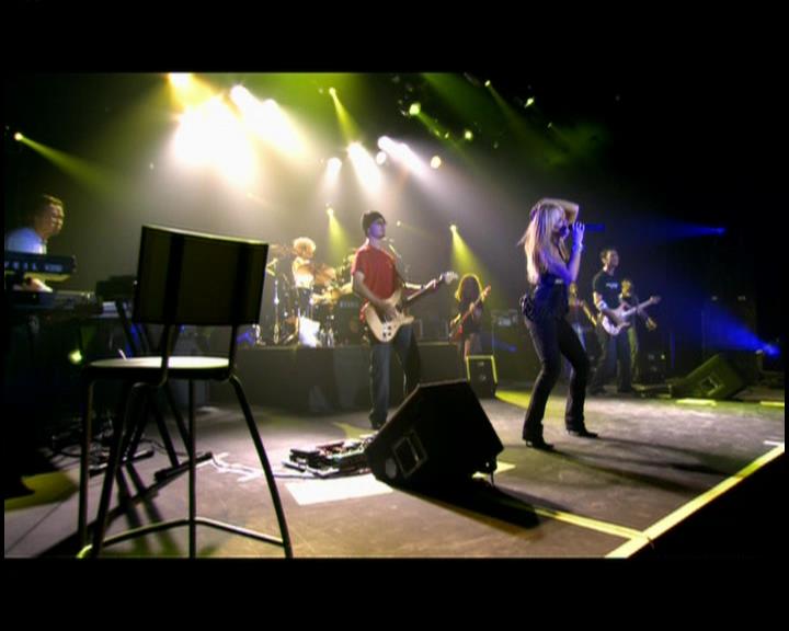 DailyDuff-dot-nl_GirlCanRockDVD-LiveInConcert1371.jpg