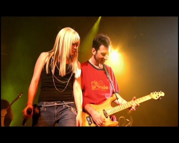 DailyDuff-dot-nl_GirlCanRockDVD-LiveInConcert1408.jpg DailyDuff-dot-nl_GirlCanRockDVD-LiveInConcert1408.jpg