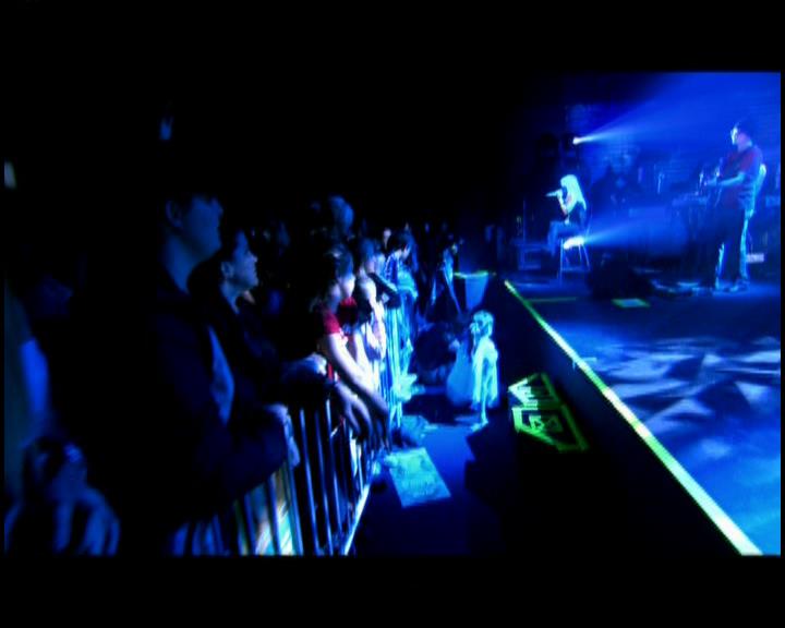 DailyDuff-dot-nl_GirlCanRockDVD-LiveInConcert1524.jpg DailyDuff-dot-nl_GirlCanRockDVD-LiveInConcert1524.jpg