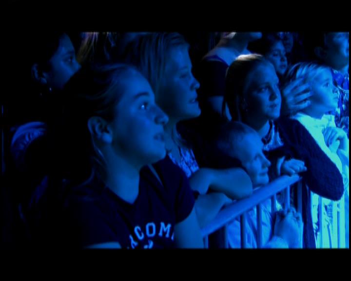 DailyDuff-dot-nl_GirlCanRockDVD-LiveInConcert1626.jpg DailyDuff-dot-nl_GirlCanRockDVD-LiveInConcert1626.jpg