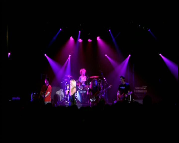 DailyDuff-dot-nl_GirlCanRockDVD-LiveInConcert1772.jpg