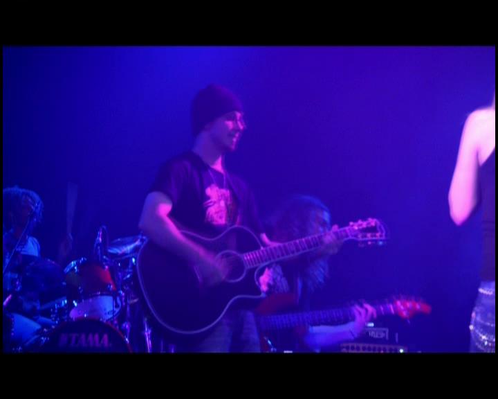 DailyDuff-dot-nl_GirlCanRockDVD-LiveInConcert1784.jpg DailyDuff-dot-nl_GirlCanRockDVD-LiveInConcert1784.jpg
