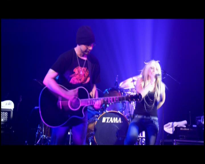 DailyDuff-dot-nl_GirlCanRockDVD-LiveInConcert1792.jpg DailyDuff-dot-nl_GirlCanRockDVD-LiveInConcert1792.jpg