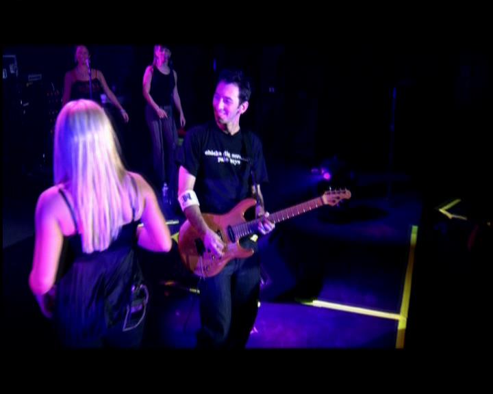 DailyDuff-dot-nl_GirlCanRockDVD-LiveInConcert1851.jpg DailyDuff-dot-nl_GirlCanRockDVD-LiveInConcert1851.jpg