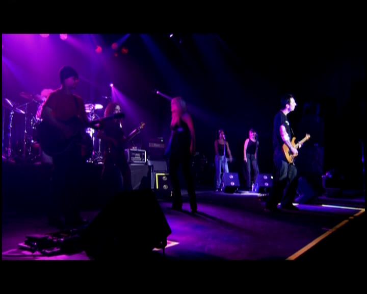 DailyDuff-dot-nl_GirlCanRockDVD-LiveInConcert1859.jpg