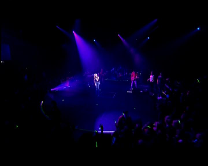 DailyDuff-dot-nl_GirlCanRockDVD-LiveInConcert1871.jpg
