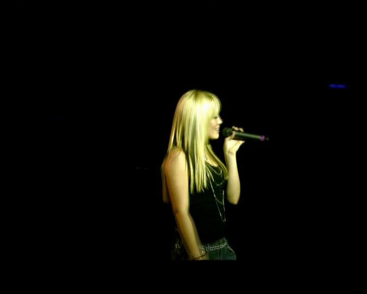 DailyDuff-dot-nl_GirlCanRockDVD-LiveInConcert1942.jpg DailyDuff-dot-nl_GirlCanRockDVD-LiveInConcert1942.jpg