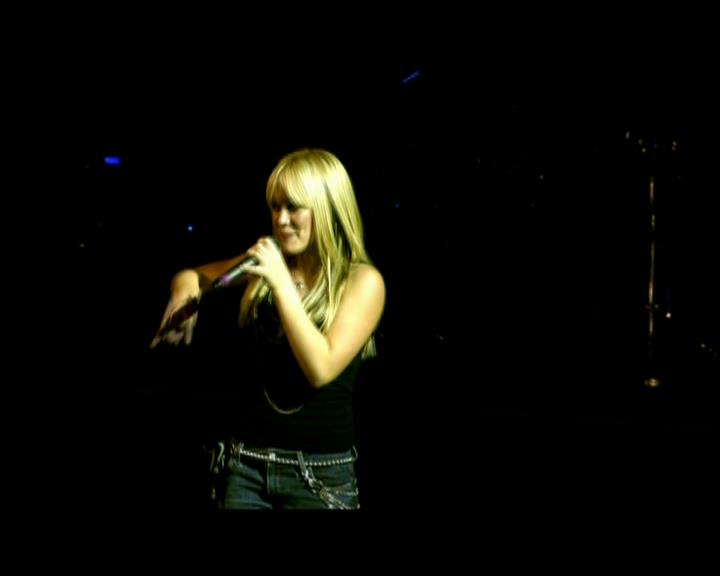DailyDuff-dot-nl_GirlCanRockDVD-LiveInConcert1944.jpg