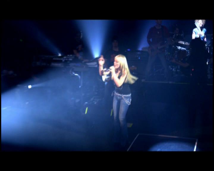 DailyDuff-dot-nl_GirlCanRockDVD-LiveInConcert2043.jpg