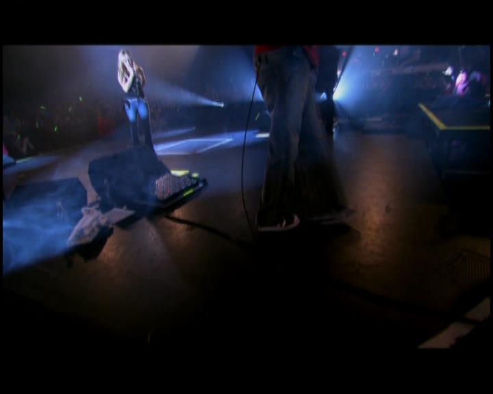 DailyDuff-dot-nl_GirlCanRockDVD-LiveInConcert2163.jpg DailyDuff-dot-nl_GirlCanRockDVD-LiveInConcert2163.jpg