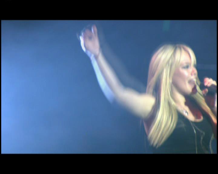 DailyDuff-dot-nl_GirlCanRockDVD-LiveInConcert2327.jpg