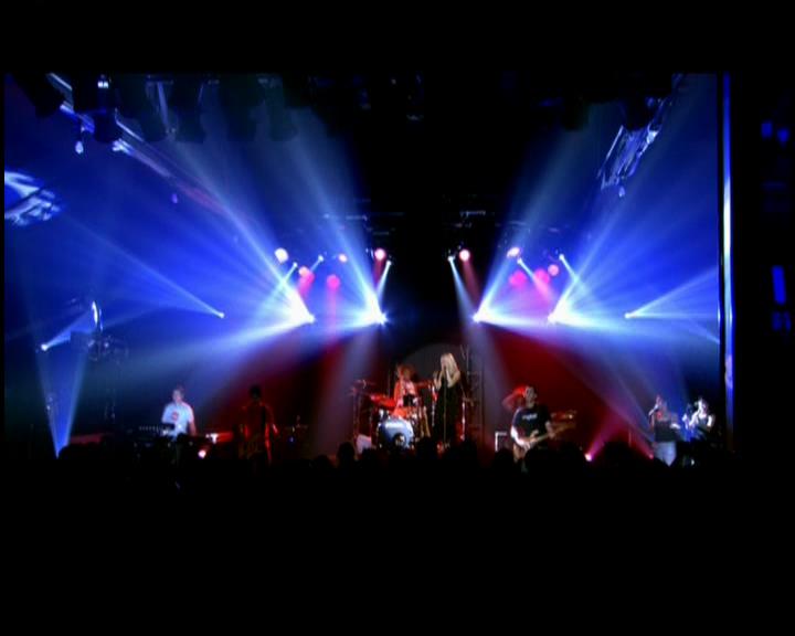 DailyDuff-dot-nl_GirlCanRockDVD-LiveInConcert2421.jpg