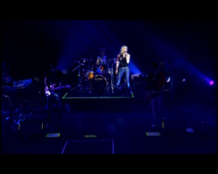 DailyDuff-dot-nl_GirlCanRockDVD-LiveInConcert2434.jpg
