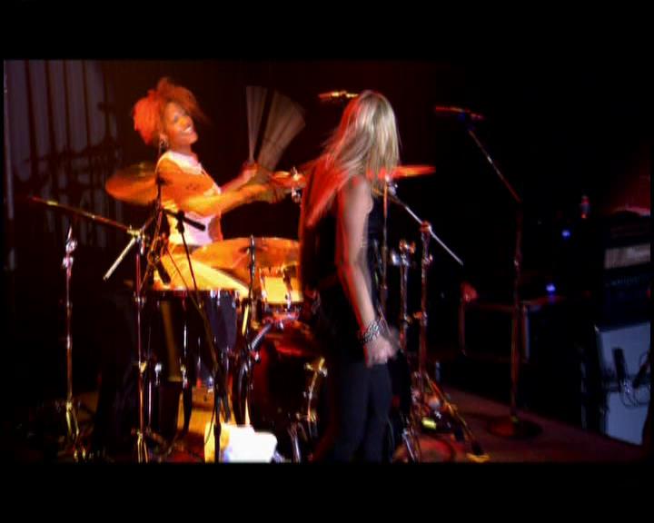 DailyDuff-dot-nl_GirlCanRockDVD-LiveInConcert2574.jpg DailyDuff-dot-nl_GirlCanRockDVD-LiveInConcert2574.jpg