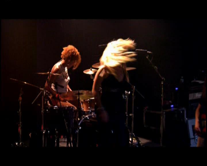 DailyDuff-dot-nl_GirlCanRockDVD-LiveInConcert2579.jpg