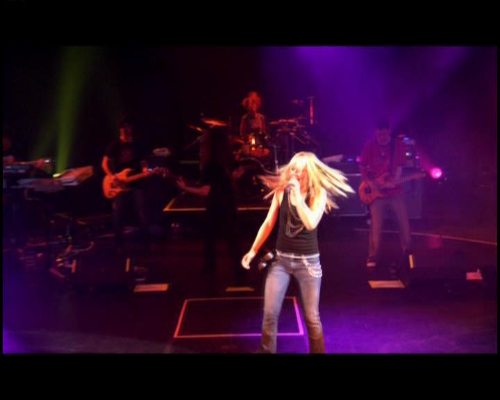DailyDuff-dot-nl_GirlCanRockDVD-LiveInConcert2682.jpg