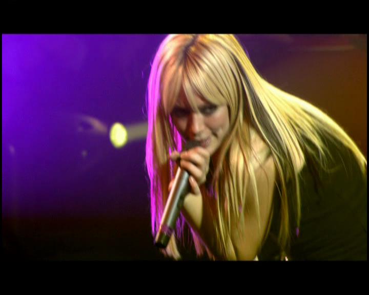 DailyDuff-dot-nl_GirlCanRockDVD-LiveInConcert2723.jpg