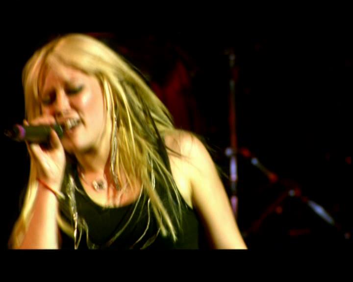 DailyDuff-dot-nl_GirlCanRockDVD-LiveInConcert2741.jpg