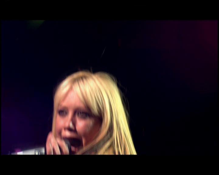 DailyDuff-dot-nl_GirlCanRockDVD-LiveInConcert2753.jpg